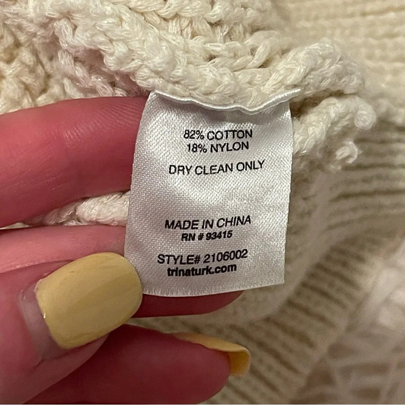 Trina Turk turtle neck knit cotton top vest cream shiny pullover size S - Picture 8 of 9